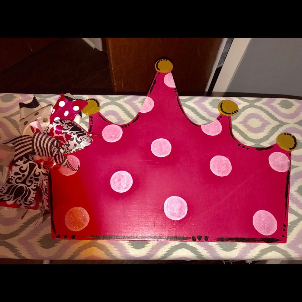 Crown door hanger